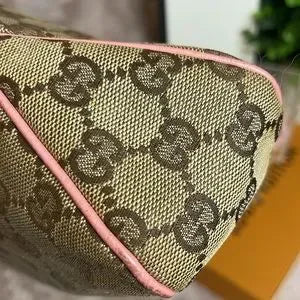 Beautiful Gucci GG canvas shoulder bag 💞