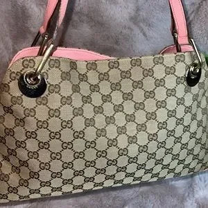 Beautiful Gucci GG canvas shoulder bag 💞