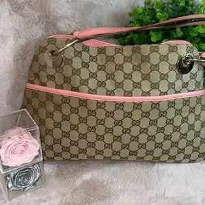 Beautiful Gucci GG canvas shoulder bag 💞