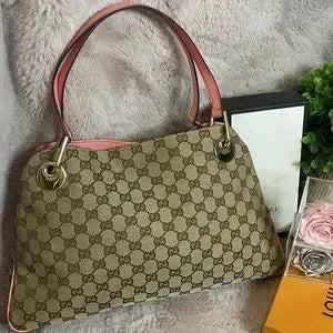 Beautiful Gucci GG canvas shoulder bag 💞