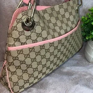 Beautiful Gucci GG canvas shoulder bag 💞