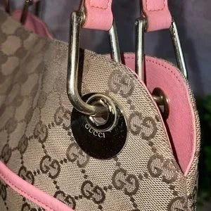 Beautiful Gucci GG canvas shoulder bag 💞