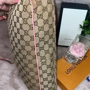 Beautiful Gucci GG canvas shoulder bag 💞