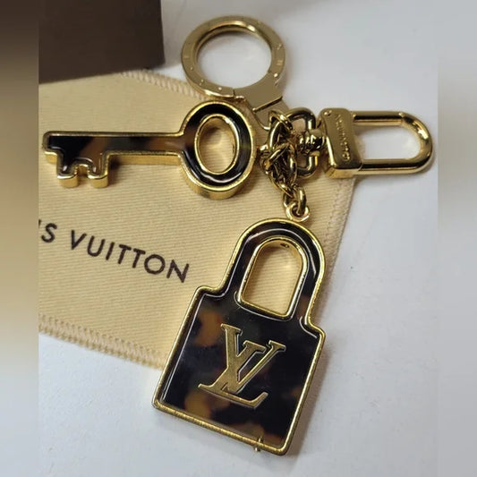 Louis Vuitton LV Tortise Shell Resin Lock & Key Confidence Bag Charm / Keychain