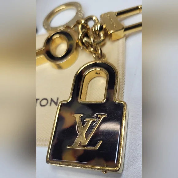 Louis Vuitton LV Tortise Shell Resin Lock & Key Confidence Bag Charm / Keychain