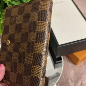 Gorgeous condition Louis Vuitton Damier Ebene pm agenda wallet
