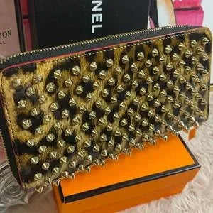 Gorgeous Christian Louboutin long zippy walllet 🔥