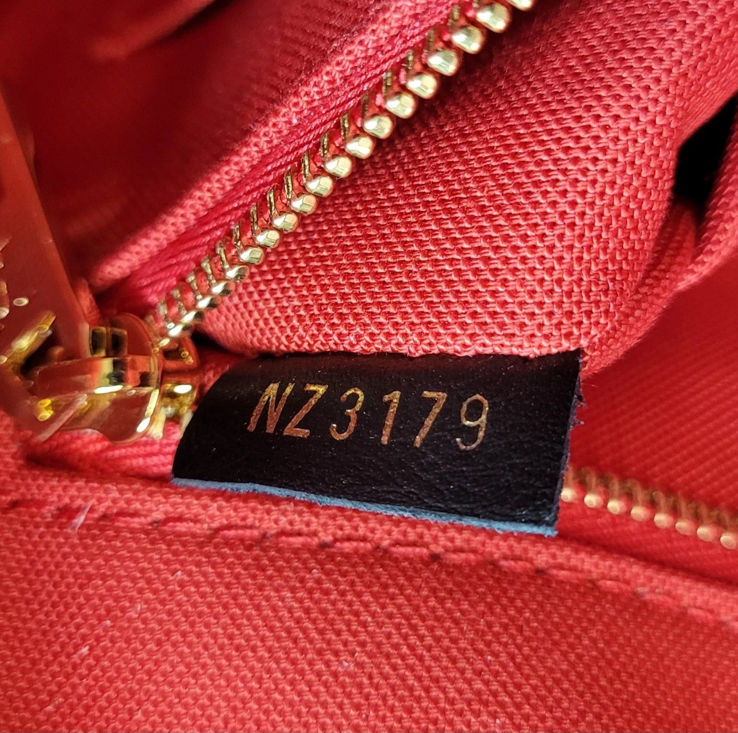 Louis Vuitton On The Go Reverse GM Tote Bag Plus Dustbag