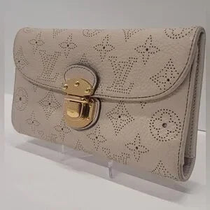 LOUIS VUITTON Mahina Amelia Wallet Ivory🔥💕
