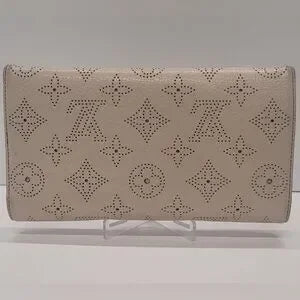 LOUIS VUITTON Mahina Amelia Wallet Ivory🔥💕