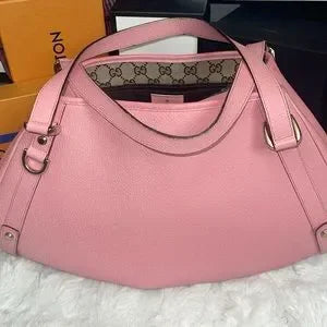 Gucci leather Japan exclusive shoulder bag🩷