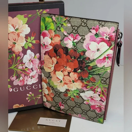 Gucci GG Supreme Bloom Floral Clutch With Box