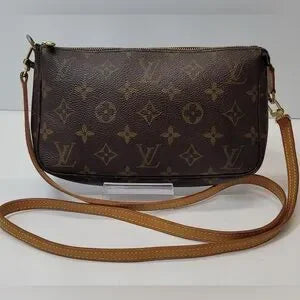 Louis Vuitton Monogram Canvas Pochette crossbody strap