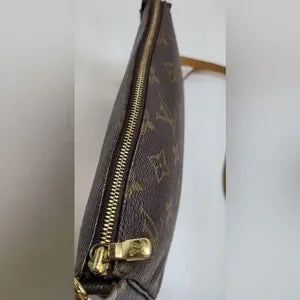 Louis Vuitton Monogram Canvas Pochette crossbody strap