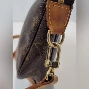 Louis Vuitton Monogram Canvas Pochette crossbody strap