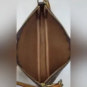 Louis Vuitton Monogram Canvas Pochette crossbody strap