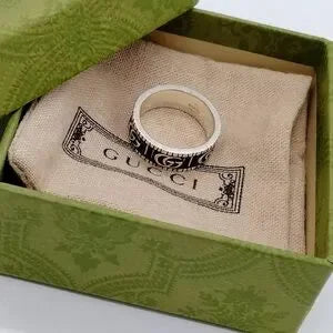 Beautiful 925 Gucci ring in box with dust bag 7/8