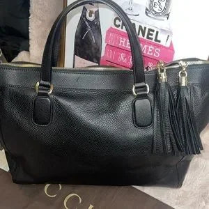 Like new! Stunning Gucci Soho XL double tassels zippered handbag🔥