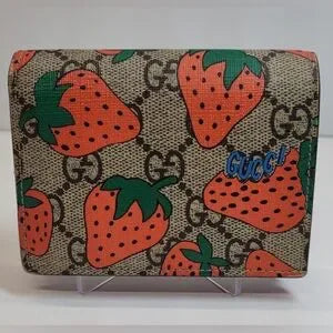 Gucci GG Supreme compact wallet strawberry special edition wallet 🩷🔥