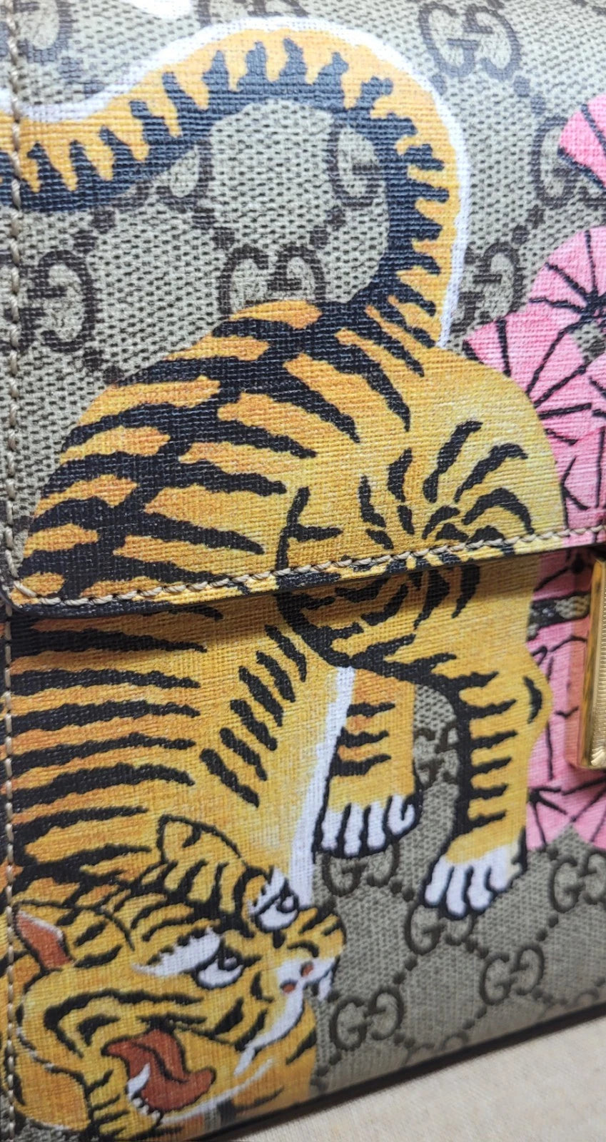 Gucci GG Supreme Monogram Bengal Padlock Shoulder Bag