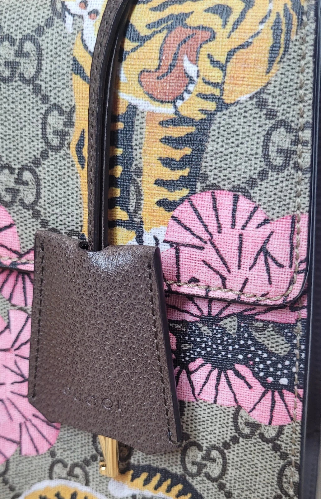 Gucci GG Supreme Monogram Bengal Padlock Shoulder Bag