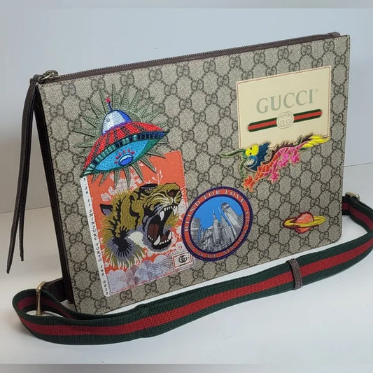 Gucci GG Supreme Embroidered Clutch Special Edition.