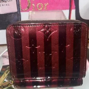 EUC Louis Vuitton Vernis Rayure zippy wallet! 💯authentic’s only. RARE!
