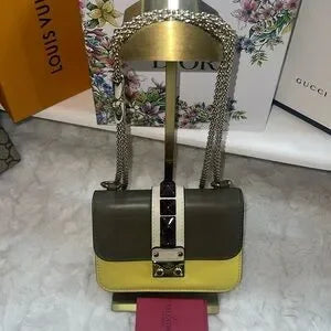 VALENTINO GARAVANI GLAM LOCK LEATHER CROSSBODY BAG🩷